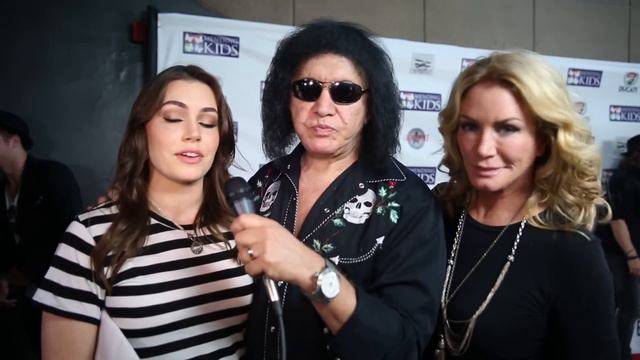 GENE SIMMONS SOPHIE SIMMONS SHANNON TWEED SIMMONS Mending Kids Charity Lucky Strike Live 8/16/2015 смотреть онлайн