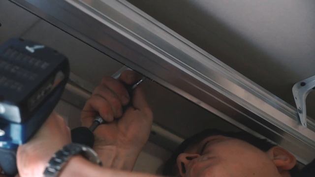 Потолочная система Шток и плёнка ПВХ Cold Stretch - монтаж без газового оборудования. смотреть онлайн