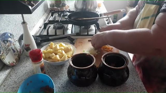 ГОТОВИМ УЖИН ,ГОРШОЧКИ В ДУХОВКЕ. смотреть онлайн