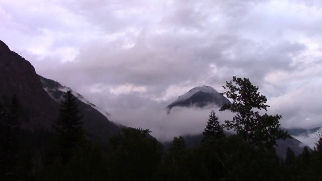 Ночлег на берегу реки Чуи рядом с границей Онгудайского и Улаганского районов Горного Алтая.