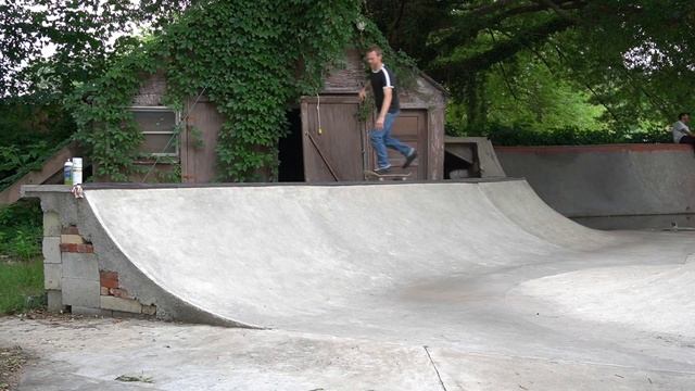 My Board Stays Water Logged - Lost Bowl Backyard DIY Skatepark смотреть онлайн