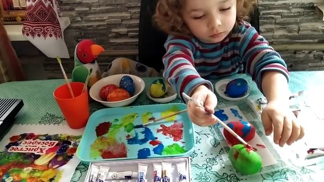 Делаем узоры на цветных яйцах. 11.05.22. смотреть онлайн