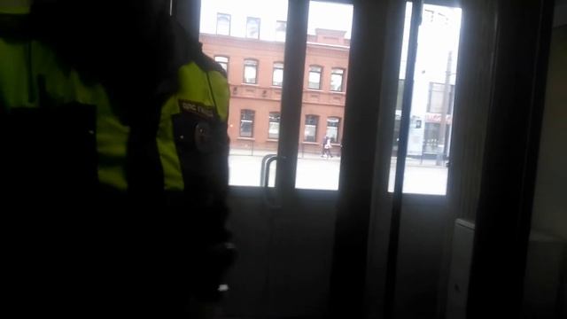 Парковка на тротуаре у здания МВД УР ч.2. Новый термин в ПДД - "Заезд". смотреть онлайн