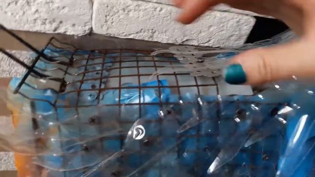 Петух из пластиковых бутилок (часть2) смотреть онлайн