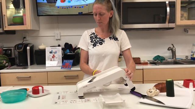 The Tupperware Mandoline & Speedy Mando смотреть онлайн