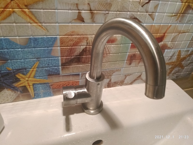 Как снять закисший смеситель с раковины! смотреть онлайн