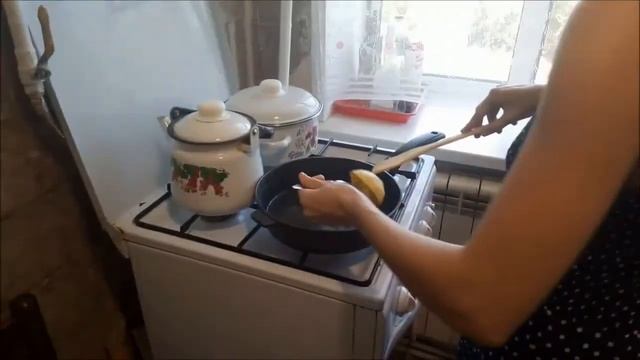 КАК ЛЕГКО ПРИГОТОВИТЬ КАРТОФЕЛЬНЫЕ ЛОДОЧКИ С ФАРШЕМ!!! смотреть онлайн