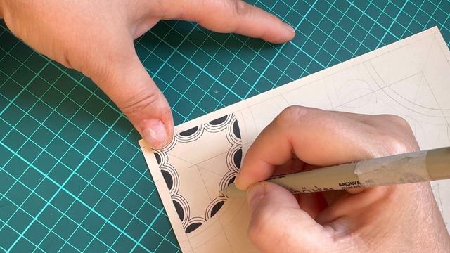 Тангл Crescent Moon