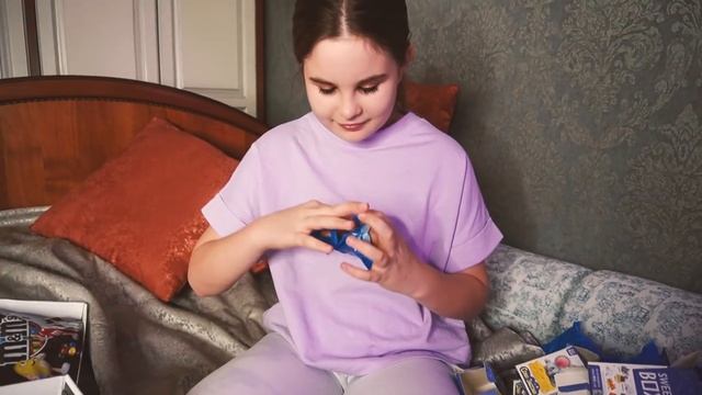 ДОРОГИЕ ПОДАРКИ СЕСТРЕ НА 2 МЛН? РАСПАКОВКА И РЕАКЦИЯ? НА ЧТО ОНА ПОТРАТИТ ДЕНЬГИ? смотреть онлайн