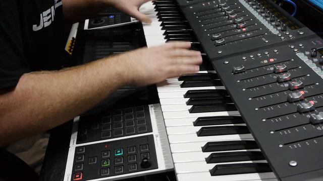 Epic Performance | @MoogSynthesizers #mother32 | "Resurgence" | Live Eurorack | @WeAreROLI Seaboa смотреть онлайн