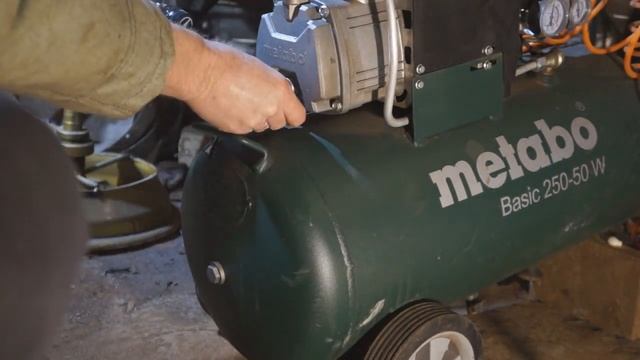 Компрессор Metabo BASIC 250-50 W Замена масла. смотреть онлайн