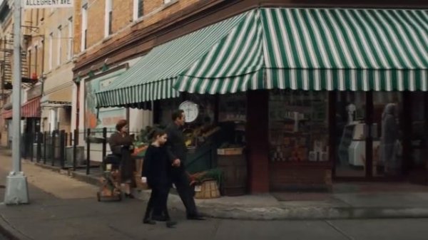 Frank beats up shopkeeper for shoving his daughter ( the Irishman)
