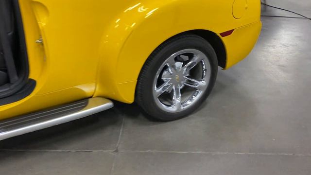 2005 ChevroletSOLDSOLDSOLD SSR 6.0L Supercharged Perf exh Chrome wheels Toolboxes 6spd with 50k kms смотреть онлайн