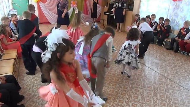Танец на выпускной в ДОУ "Голуби". /Мохова Н.А./ смотреть онлайн