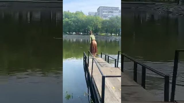 Бигль «Луна» плавает за палочкой смотреть онлайн