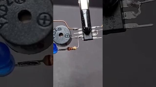 How To Make a non-contact AC line checker #shorts #zaferyildiz #short #electronics#viral #ne555 смотреть онлайн