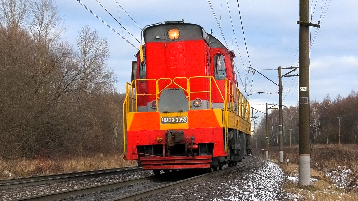 ЧМЭ3-3052 следует резервом по неправильному пути