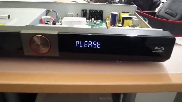 LG BluRay-Player VS lightning = 0:1 :( broken LG BD370 - "Please wait"-Error смотреть онлайн