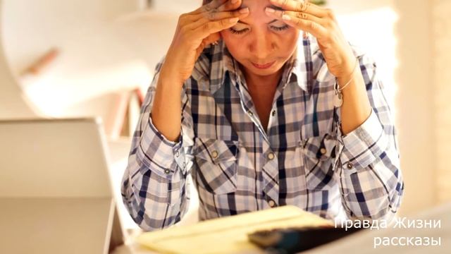 Бабушка 60 лет назад продала ценную семейную брошь, а на юбилей внук преподнес ей коробочку… смотреть онлайн