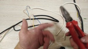 Зачистка 3х жил кабеля ВВГнг одним движением с помощью пассатижей|Как зачистить провод от изоляции