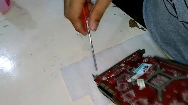 Trying to Fix EmTek GEFORCE GTS 250 Graphics Card Overheating Issue смотреть онлайн