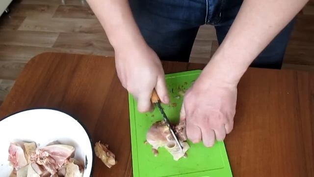 Нож кованный У12 по костям "бройлера домашнего" смотреть онлайн