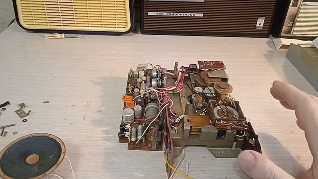 Разберем самый первый кассетник СССР? "Десна" 1969 года смотреть онлайн