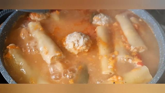 Ганнеллоны,перец ? и тефтели в одном подливе ?На ужин суп пюре. Рецепты блюд на канале есть.