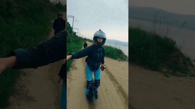 НА МОНОКОЛЁСАХ ВДОЛЬ МОРЯ. ВИДЕО СТОРИС. #monokoleso #euc смотреть онлайн