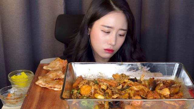 쫄깃 꾸덕한 마라샹궈 꿔바로우 먹방 ASMR MUKBANGㅣ마라샹궈 처음 먹는 사람의 흔한 리액션ㅣMARAXIANGGUO GUOBAOROU MARATANG смотреть онлайн