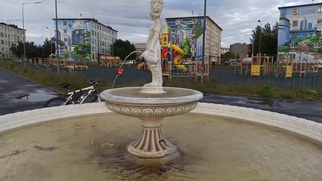 Фонтан Писающая девочка смотреть онлайн