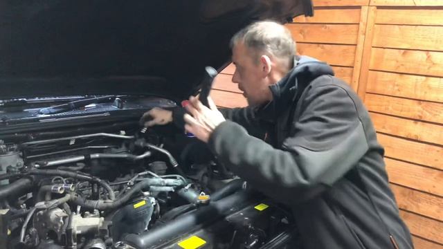 Removing Nissan Navara cylinder head 09plate смотреть онлайн