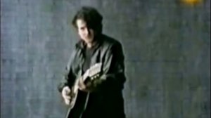 Les McKeown - Love Is Just A Breath Away