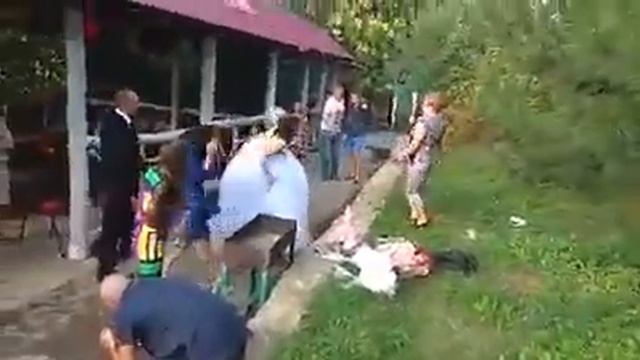 Ржачная драка баб на свадьбе смотреть онлайн