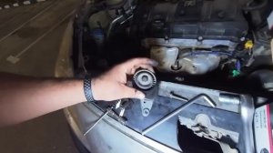 замена натяжителя ремня генератора пежо 307