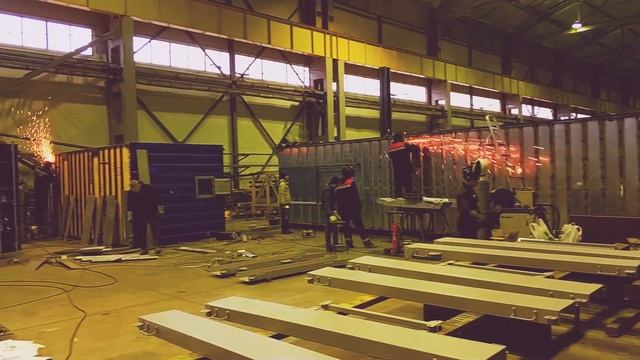 Производство лаборатории из морских контейнеров в цехе