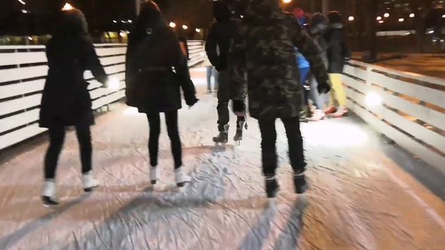 Бесплатный каток на Масленицу / Парк Горького смотреть онлайн