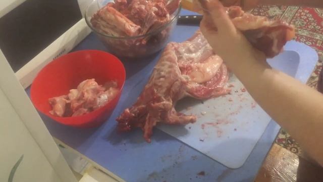 Кролик Калиф 3,4 кг. Разделываем тушку смотреть онлайн