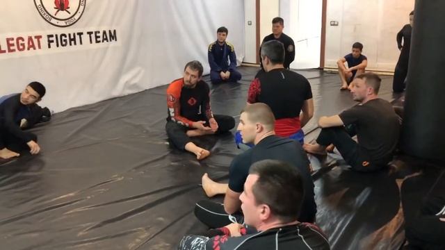 Принципы работы из закрытого гарда от Николая Чучкалова / LEGAT FIGHT TEAM / ICON BJJ смотреть онлайн