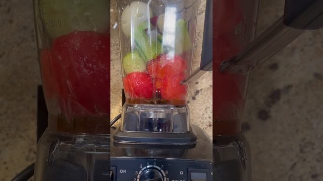 Суп гаспачо || Лёгкий овощной суп из свежих помидор, огурца и красного перца || Всё смешал и съел смотреть онлайн