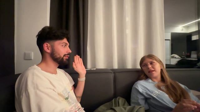 VLOG: первый месяц в Барселоне. Выношу Apple store, день рождение друга смотреть онлайн