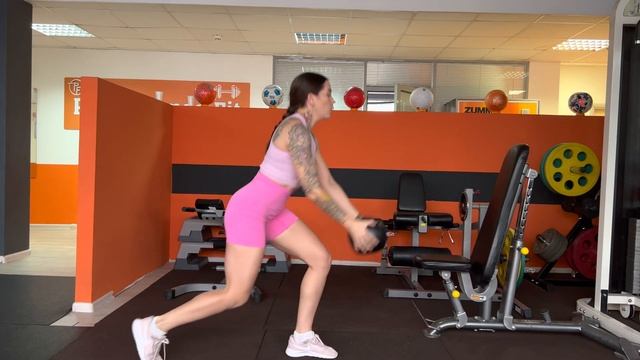 Выпады назад с ротацией