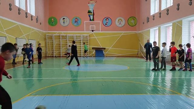 #Футбол / #Тренировка / #Футзал / Ведение , двойной пас , удар по воротам смотреть онлайн