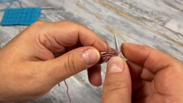 Узоры спицами. Рельефный узор со снятой петлей. Knitting patterns. Embossed pattern. смотреть онлайн