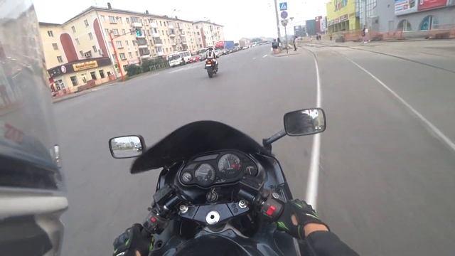 Приключения Kawasaki ZX-11 и Suzuki Bandit1200 смотреть онлайн