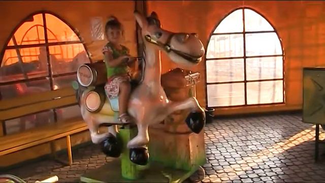 Скачем на лошади в Экстрим парке смотреть онлайн