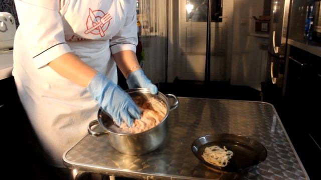 Сардельки домашние очень вкусные и натуральные. Подкопчённые! Пальчики оближешь! Готовлю сама . смотреть онлайн