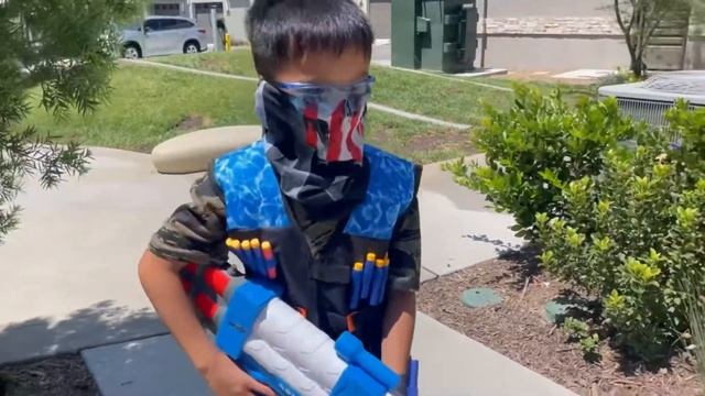 Nerf DinoSquad Rex-Rampage Blaster Vs Nerf Roblox Arsenal Pulse Laser Blaster смотреть онлайн