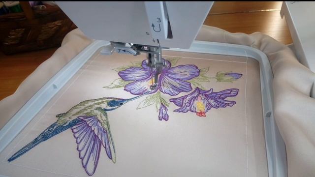 Вышивальная машина Janome Memory Craft 550 E и вышивка птичка с цветочками смотреть онлайн