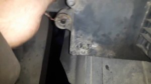 Снять блок управления двигателем. мерседес атего.